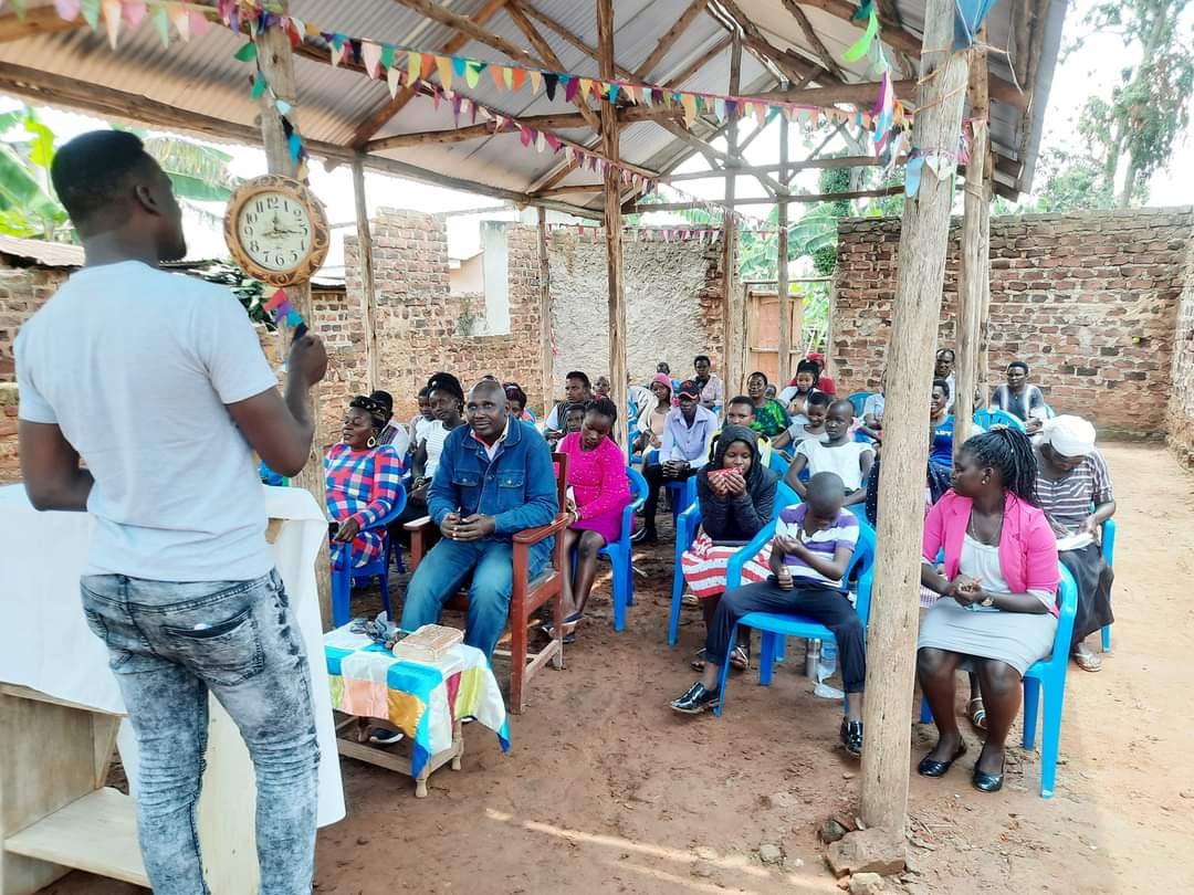 TEACHING BEFORE WE GAVE OUT FOOD .