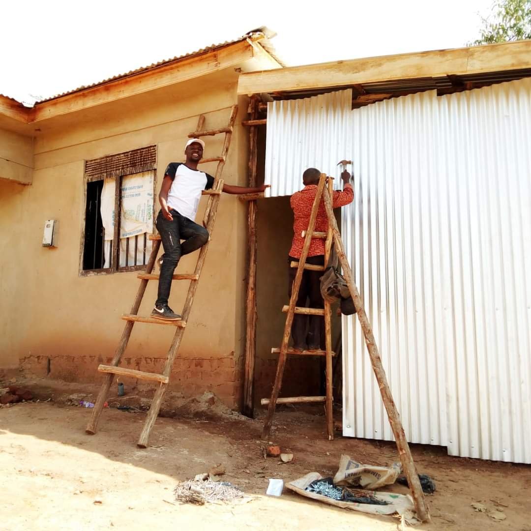 SUNDAY SCHOOL BUILDING REACH OUT .