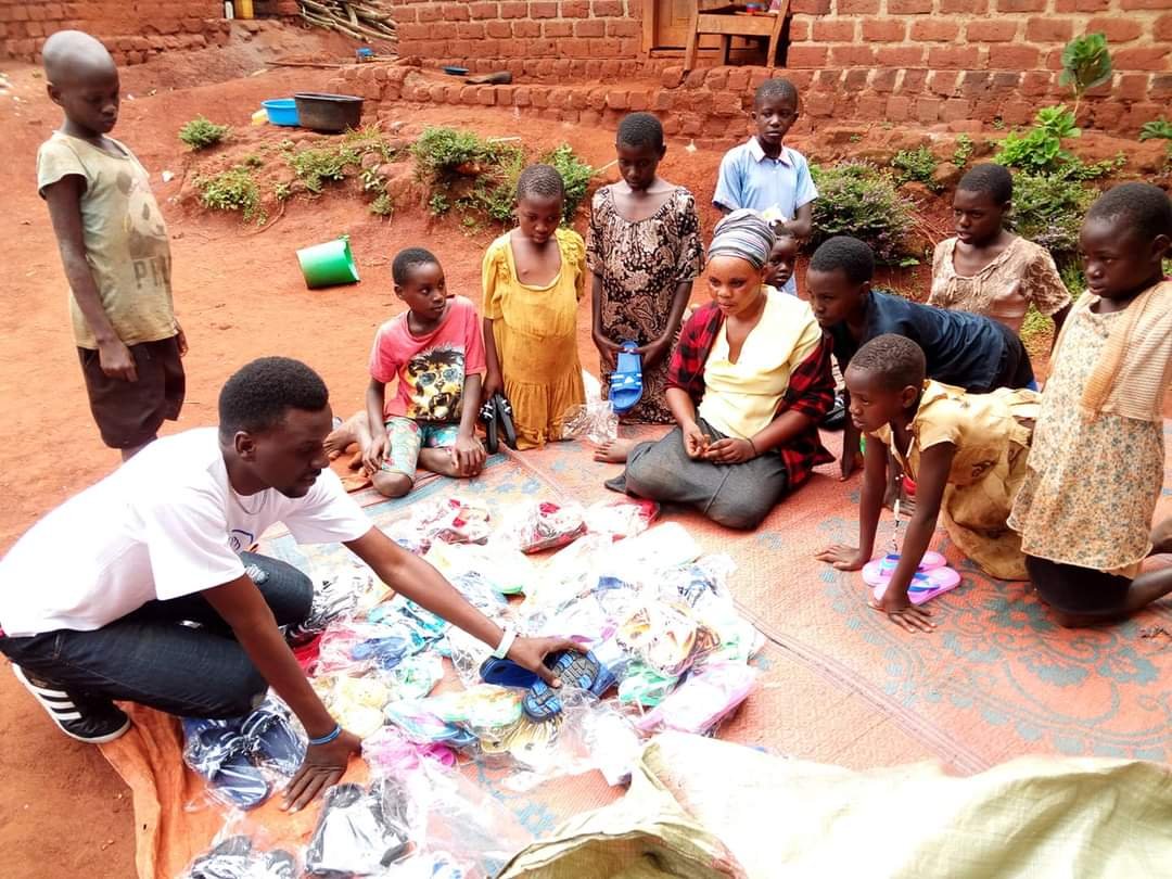 5 HOMES BLESSED WITH CLOTHES AND FOOD .
