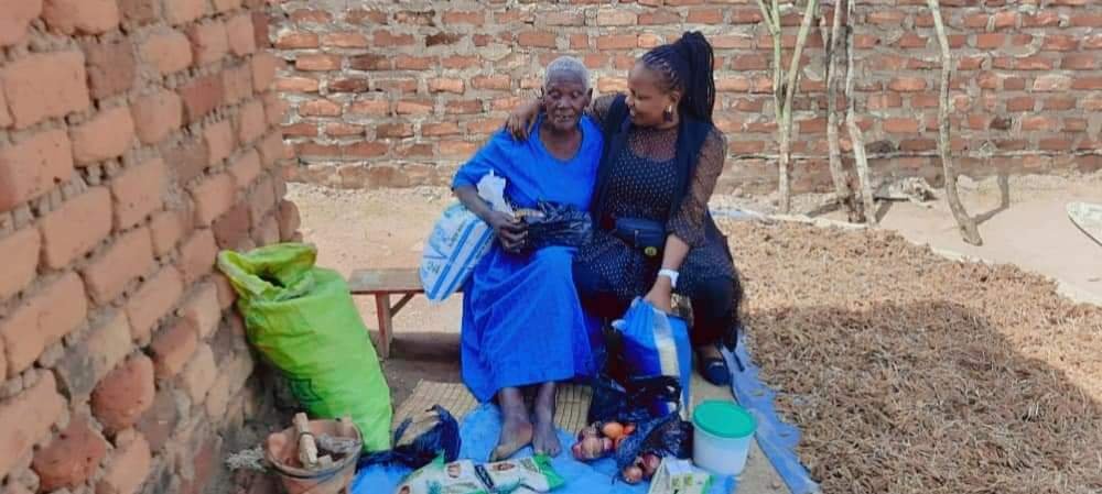 REACHING OUT TO THE ELDERLY WITH GIVING.