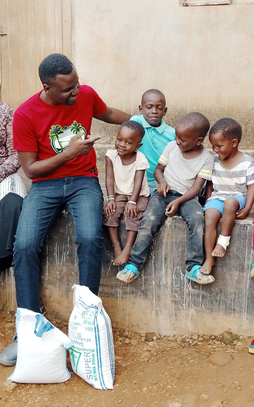 HOMES PRAISING GOD FOR FOOD AND THE GOSPEL .