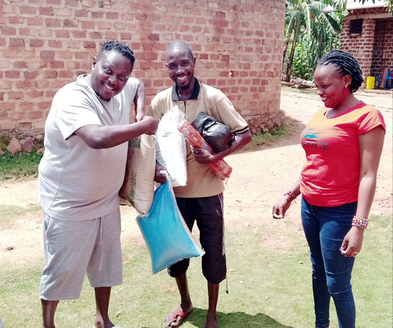 BLESSING A SINGLE DAD WITH FOOD AND THE GOSPEL .