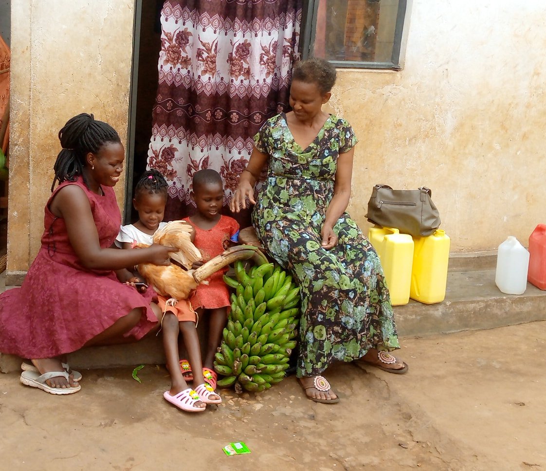 BLESSING A HOME WITH FOOD AND THE GOSPEL .